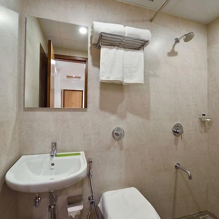 Hotel Leafio Mumbai Bagian luar foto