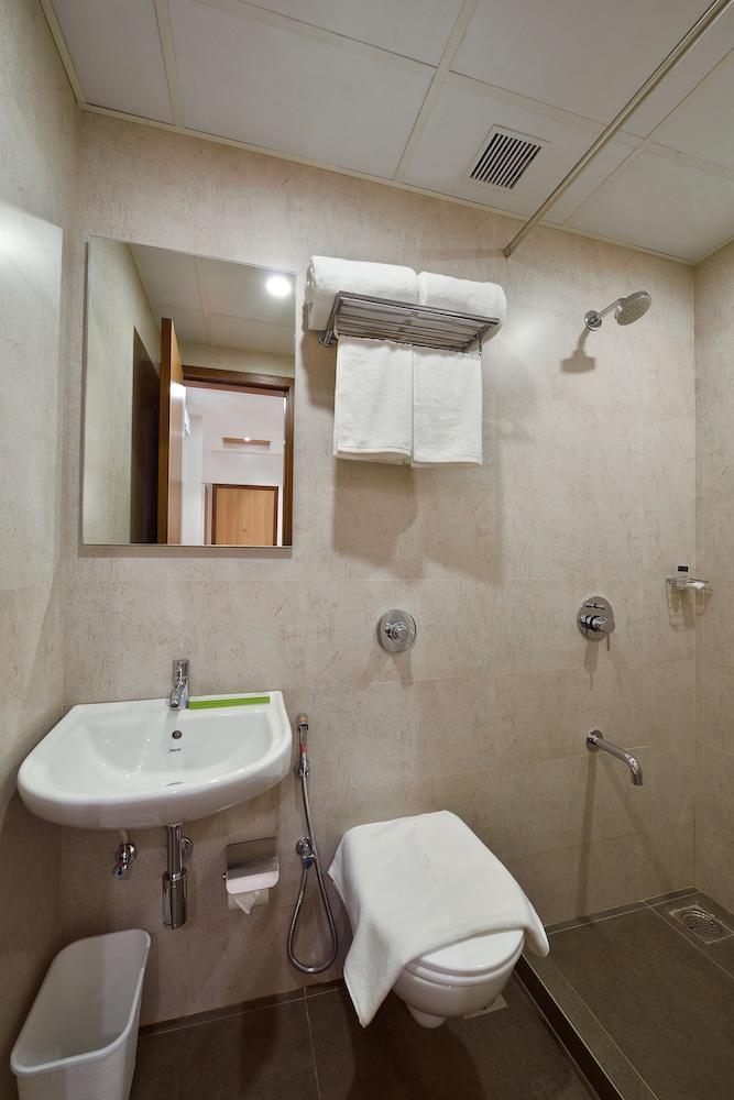 Hotel Leafio Mumbai Bagian luar foto